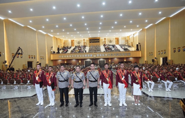 Taruna AKPOL sedang mengikuti upacara pelantikan